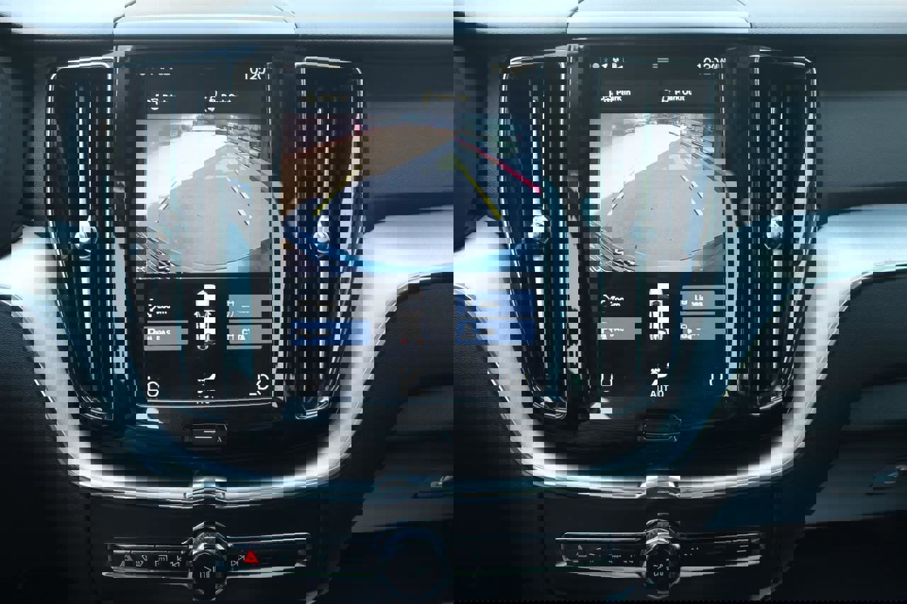 Used 2018 Volvo XC60 T5 Momentum w/ Convenience Package image 41