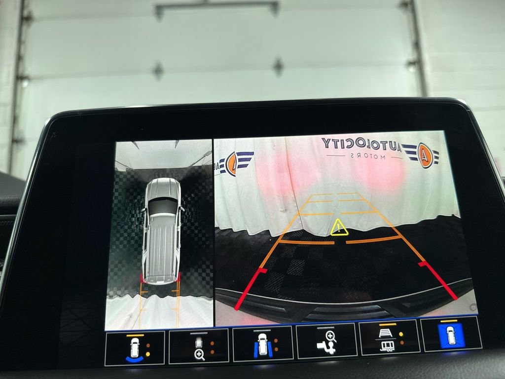 Used 2024 GMC Yukon AT4 w/ Technology Package image 26