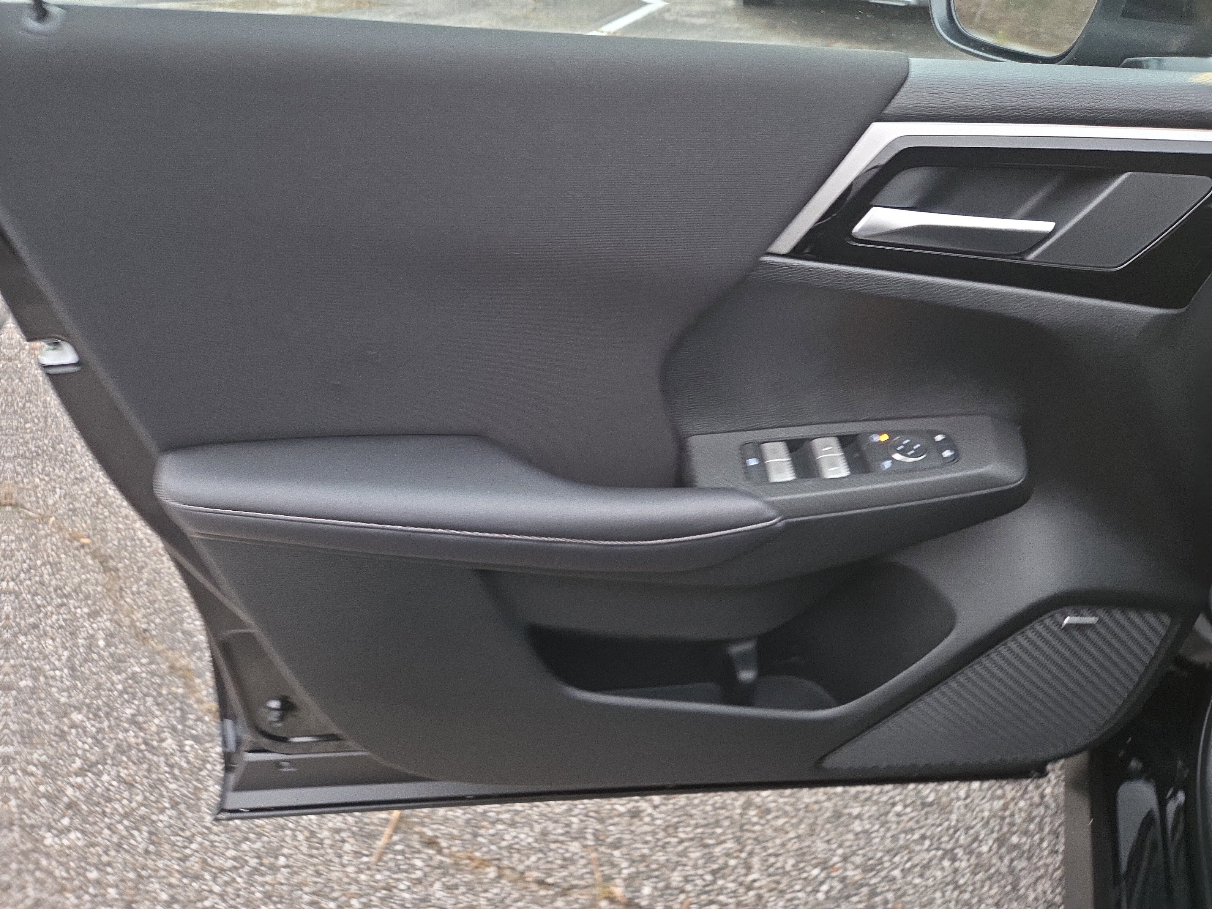 New 2025 Mitsubishi Outlander ES image 5