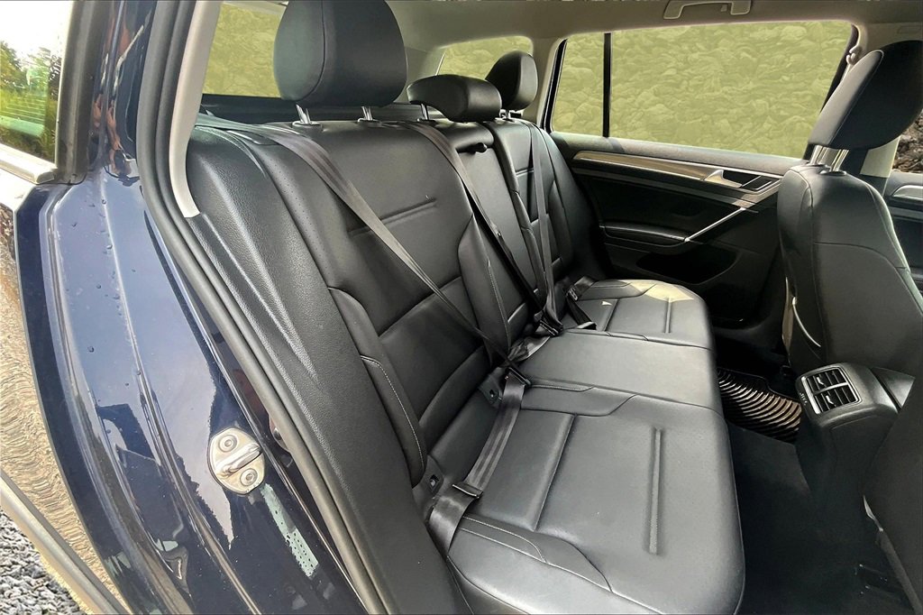 Used 2017 Volkswagen Golf Alltrack S image 23