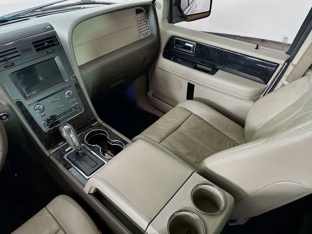 Used 2016 Lincoln Navigator Select image 10