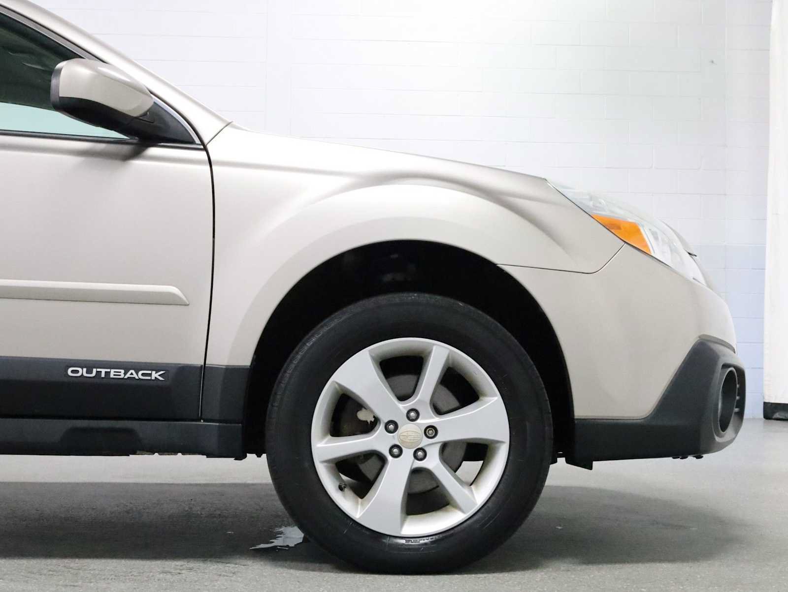 Used 2014 Subaru Outback 2.5i Premium AWD/4WD image 11