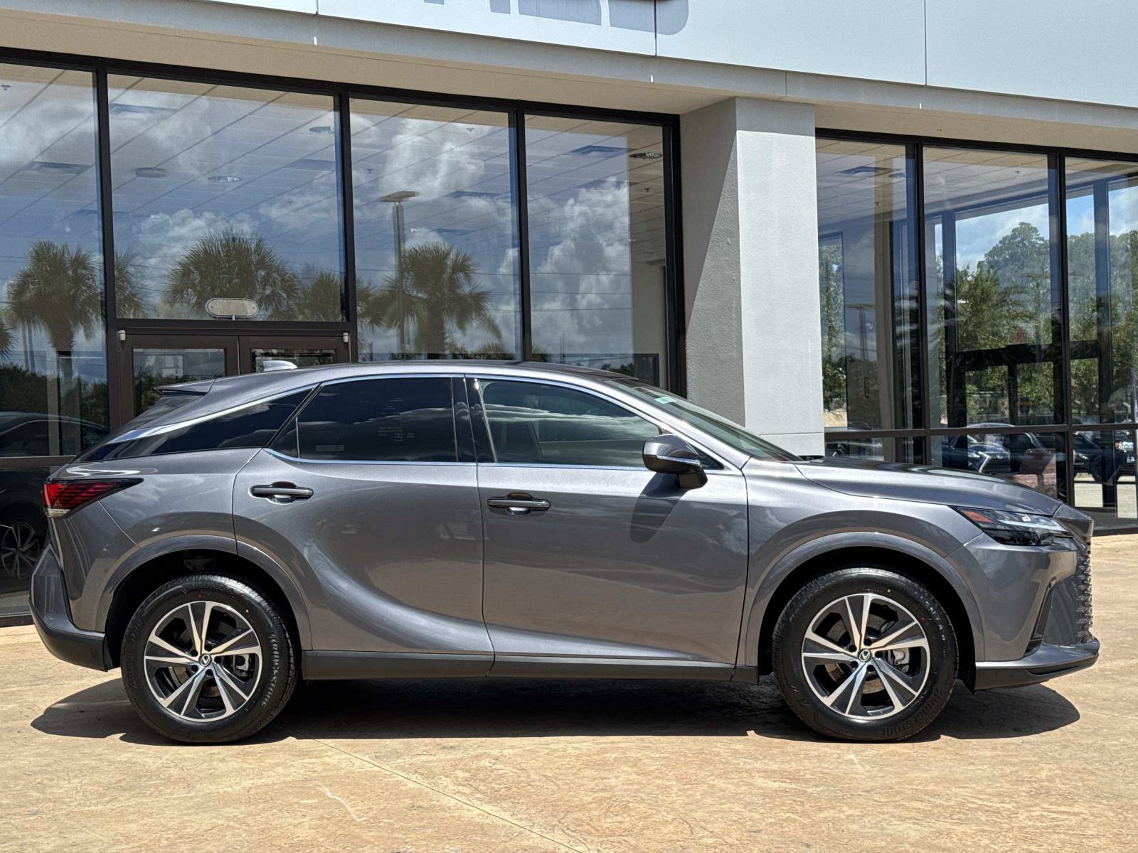 Used 2023 Lexus RX 350 FWD image 2