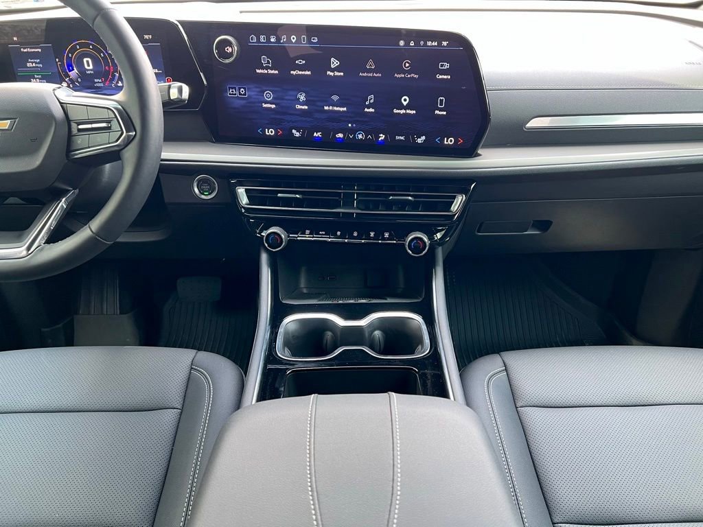 Used 2025 Chevrolet Traverse LT w/ Driver Confidence Package FWD image 13