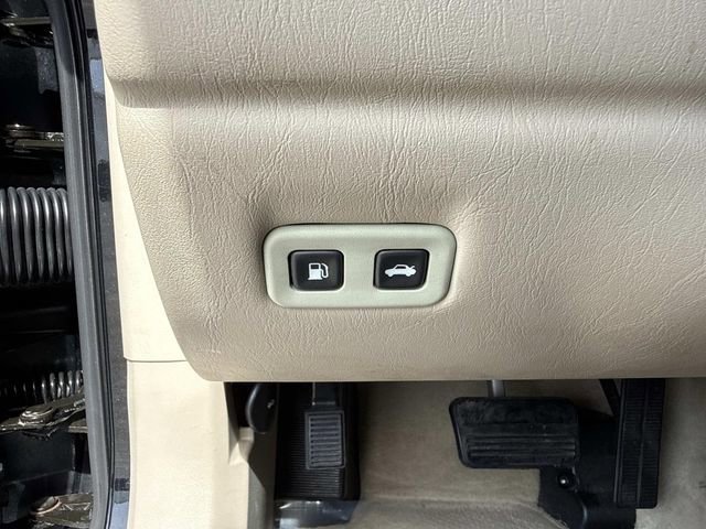 Used 2006 Cadillac XLR image 25