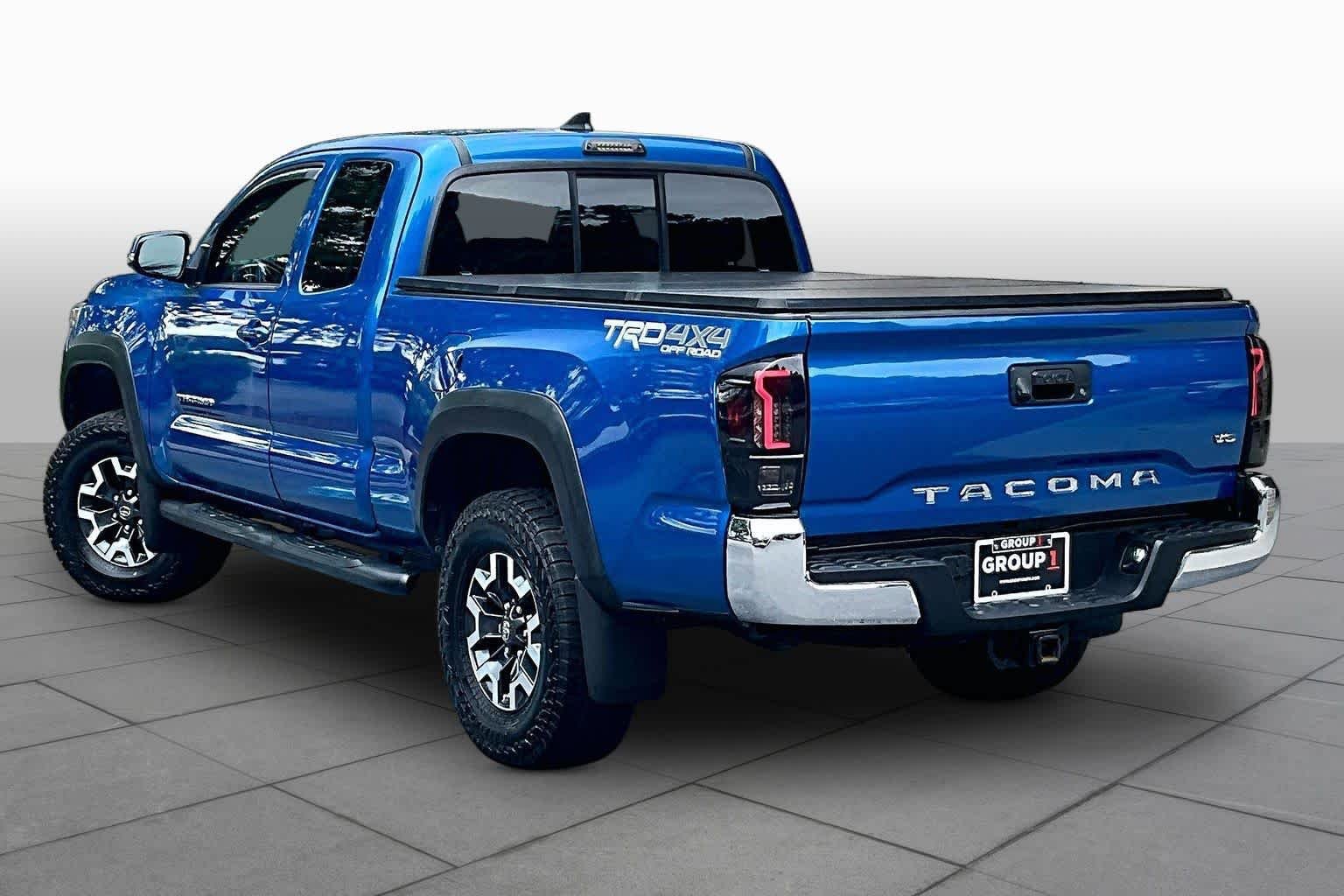 Used 2017 Toyota Tacoma TRD Off-Road w/ Tow Package AWD/4WD image 11