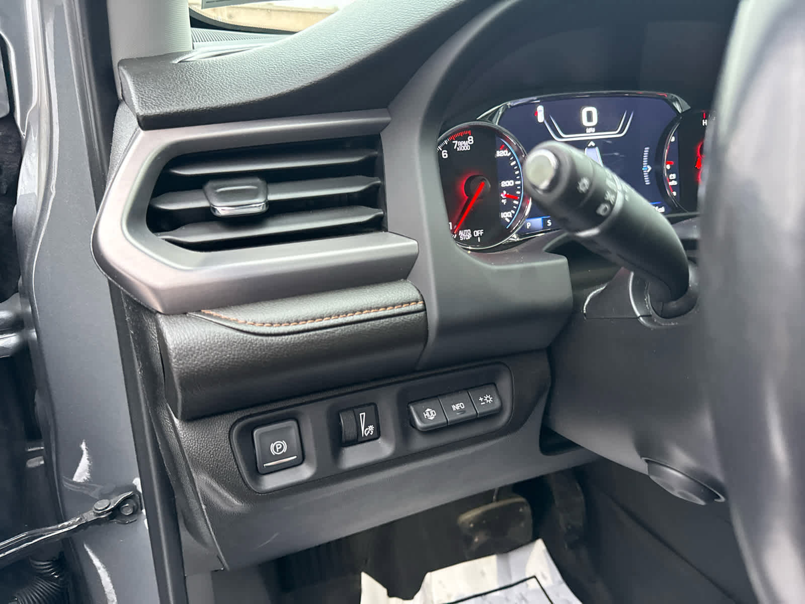 Used 2022 GMC Acadia AT4 w/ Technology Package image 15