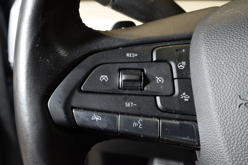 Used 2024 Cadillac XT4 Luxury w/ Cold Weather Package AWD/4WD image 19