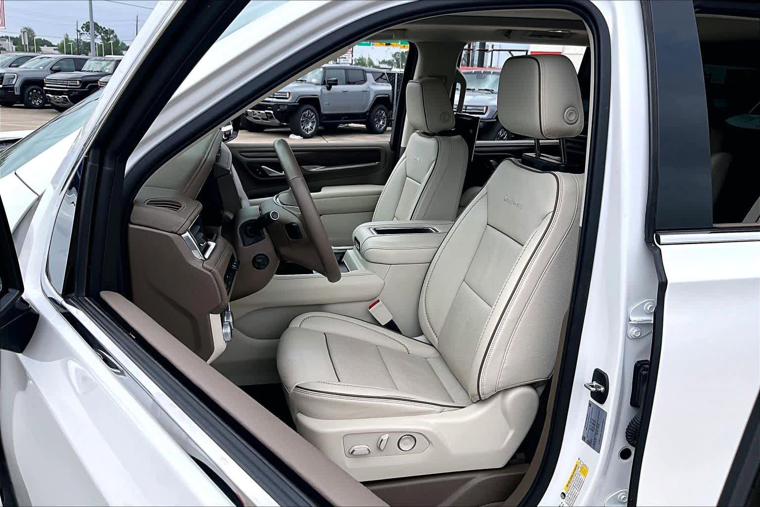 Used 2021 GMC Yukon Denali w/ Denali Premium Package RWD image 8