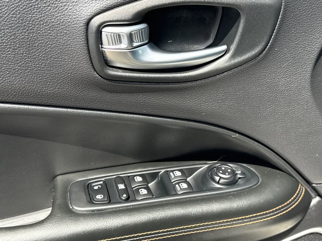 Used 2018 Jeep Compass Limited AWD/4WD image 23