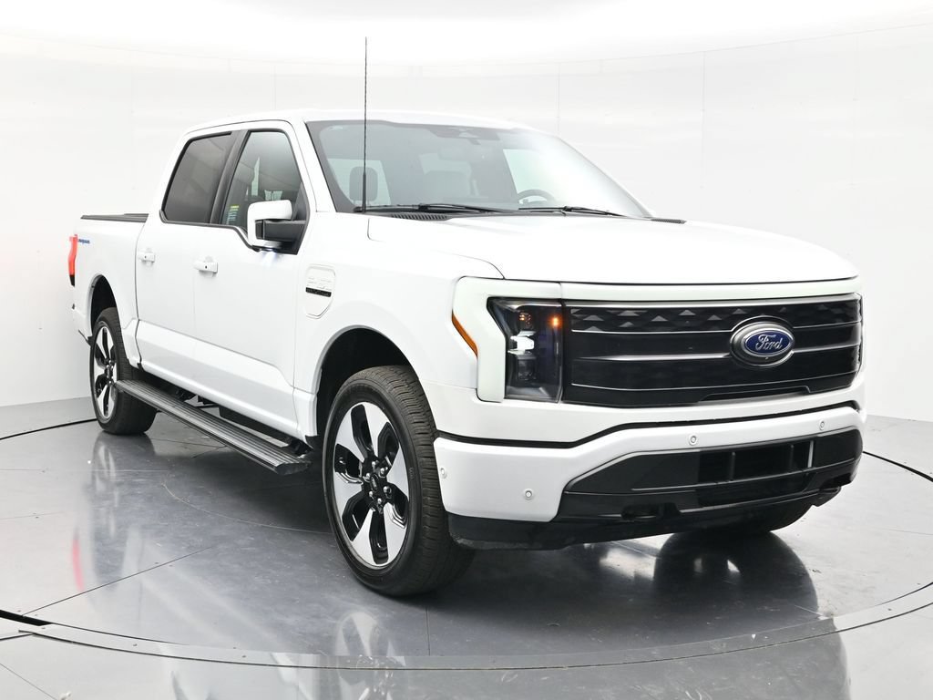 Used 2023 Ford F150 Lightning Platinum AWD/4WD image 3