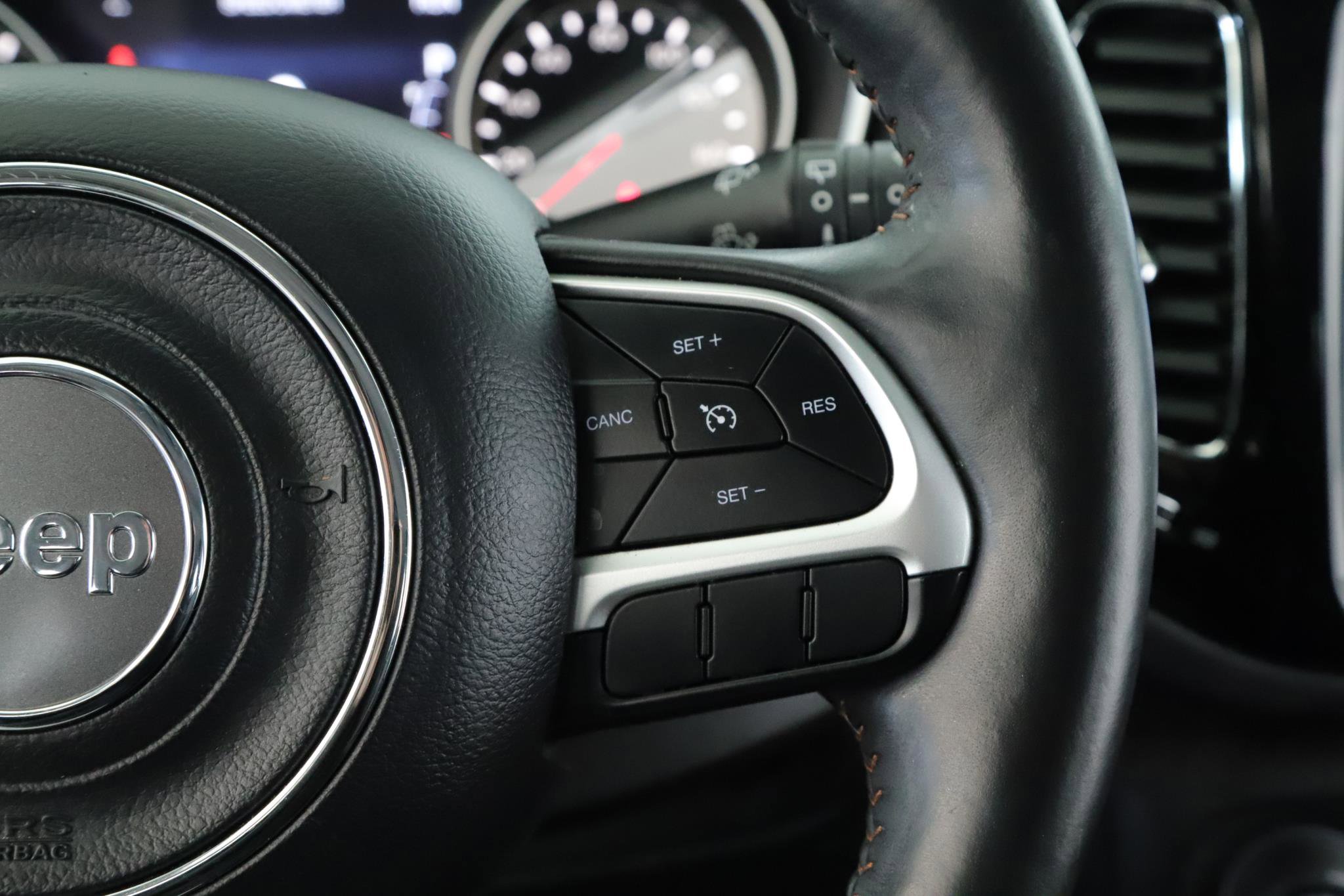 Used 2018 Jeep Compass Limited w/ Navigation Group image 9