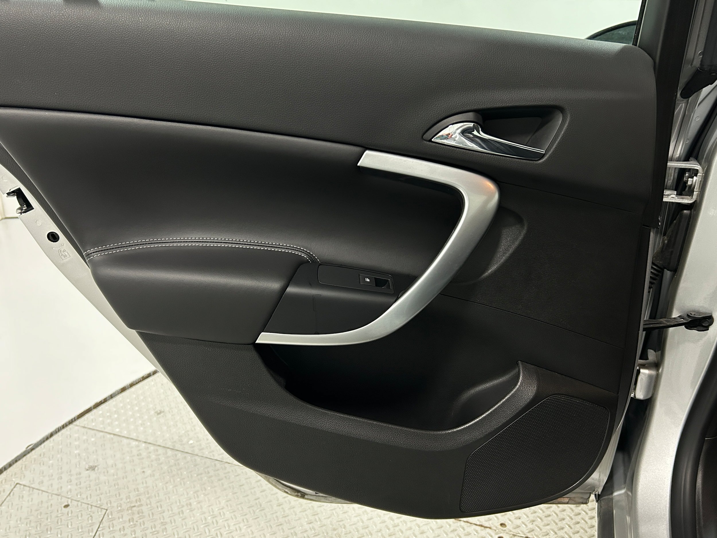Used 2017 Buick Regal AWD image 27