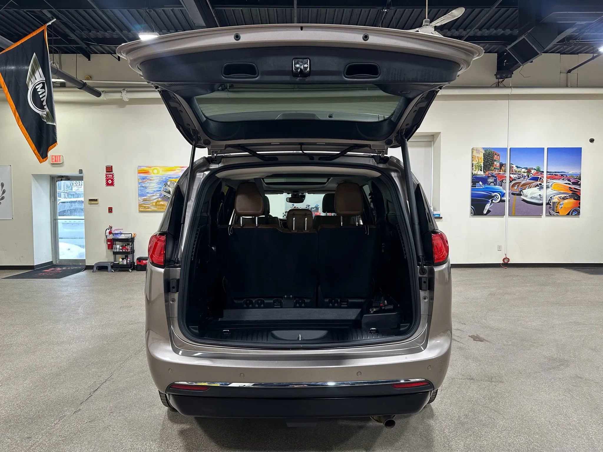 Used 2017 Chrysler Pacifica Limited w/ Advanced Safetytec Group image 26