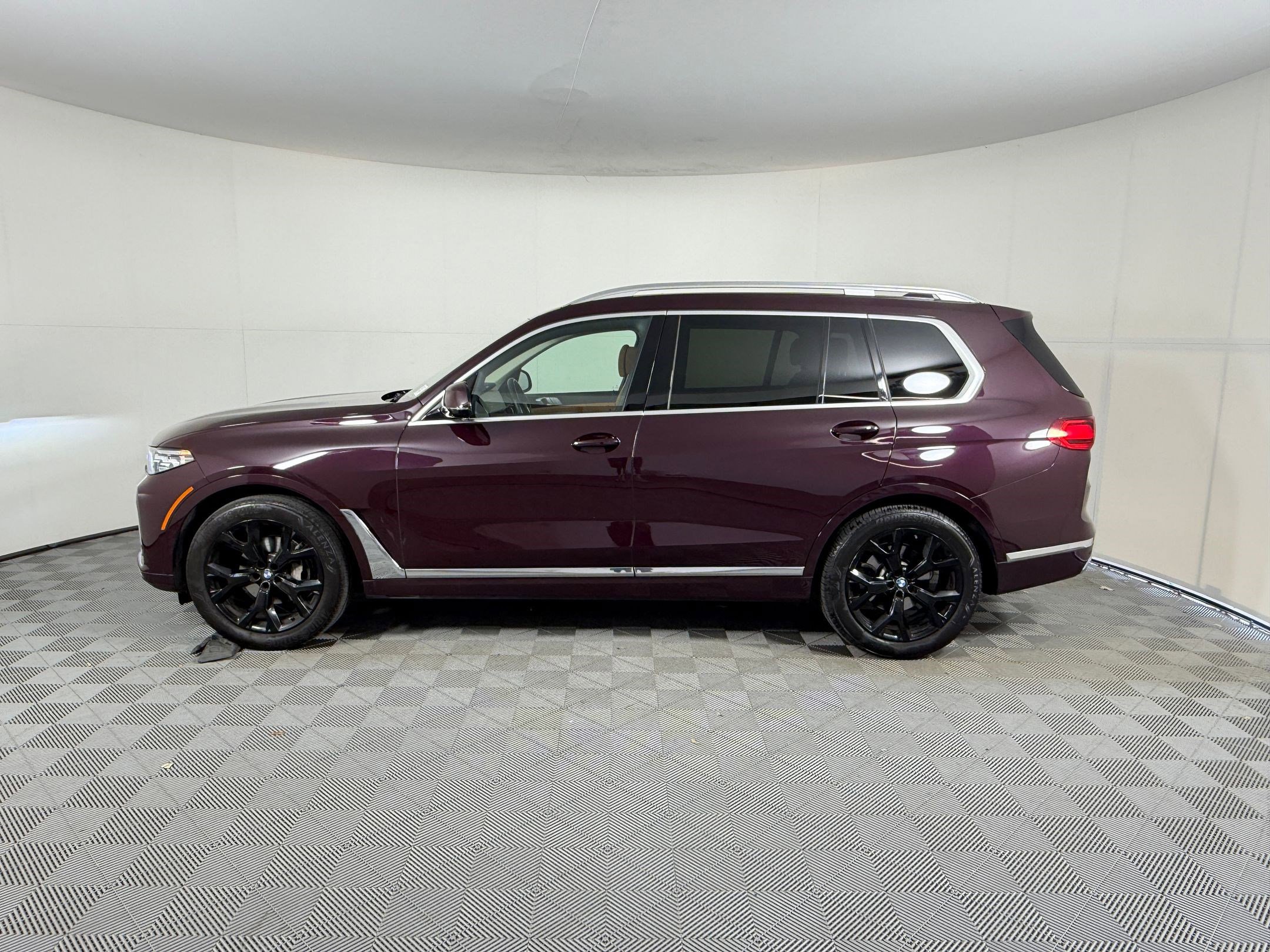 Used 2022 BMW X7 xDrive40i w/ Executive Package image 2