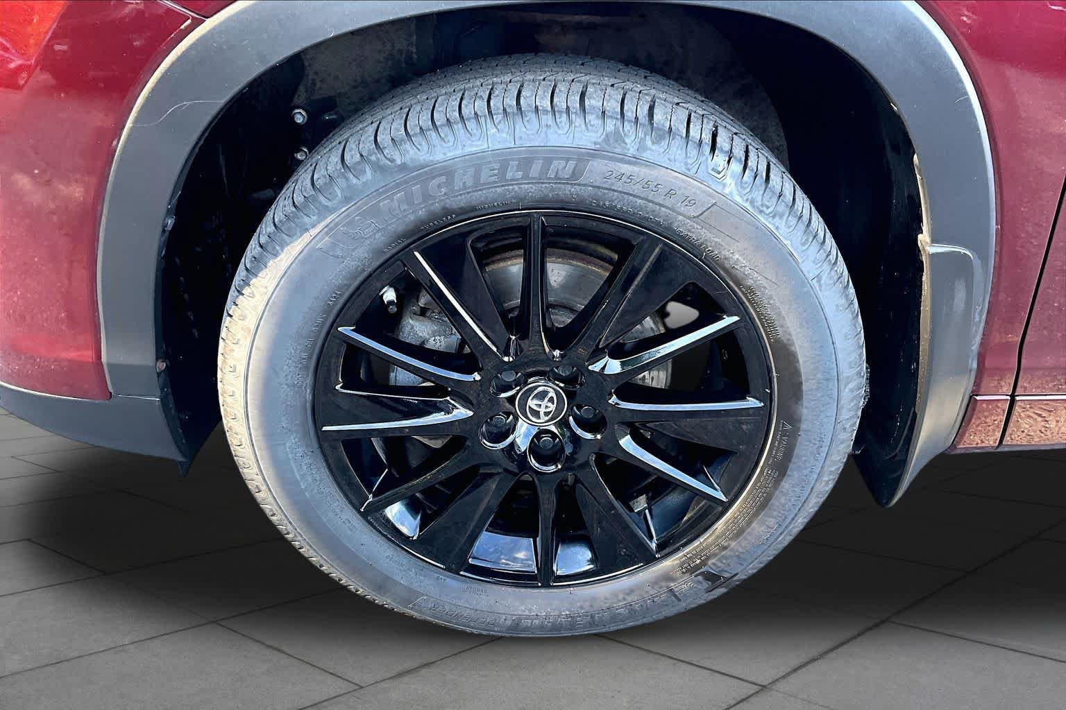 Used 2019 Toyota Highlander Limited Platinum AWD/4WD image 11