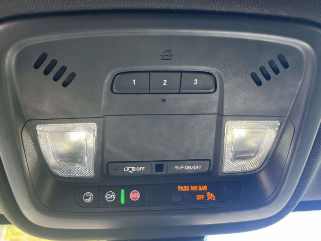 Used 2023 Chevrolet Traverse RS FWD image 29