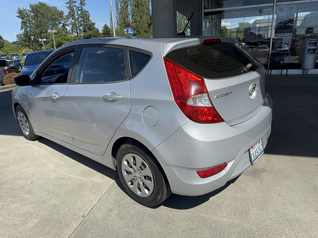 Used 2017 Hyundai Accent SE FWD image 2