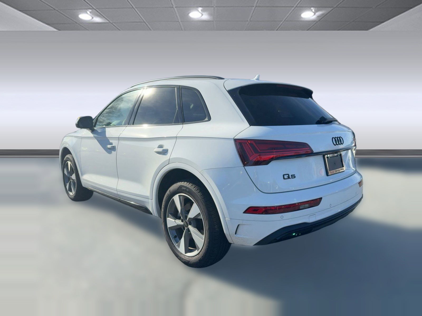 Used 2025 Audi Q5 2.0T Premium w/ Convenience Plus Package image 3