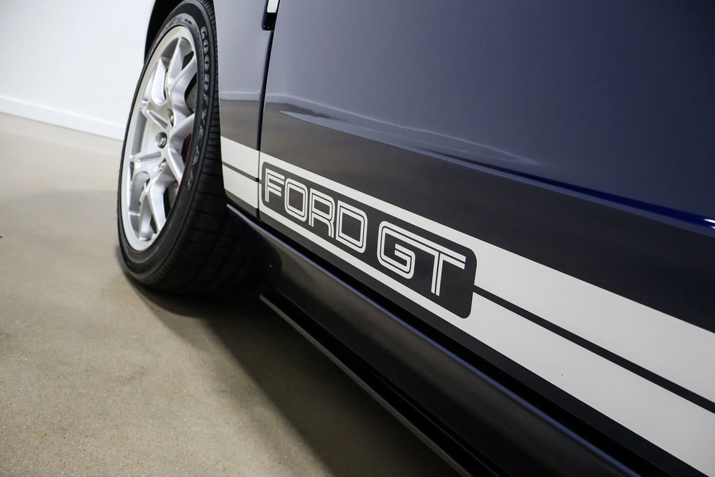 Used 2006 Ford GT RWD image 81