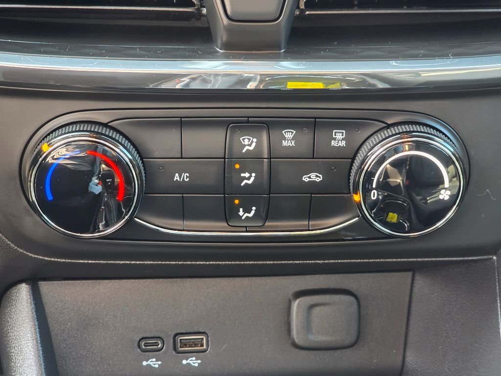 Used 2025 Buick Encore GX Preferred AWD/4WD image 24