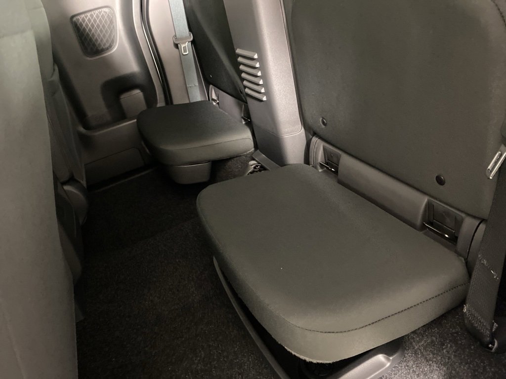 Used 2025 Nissan Frontier SV image 23