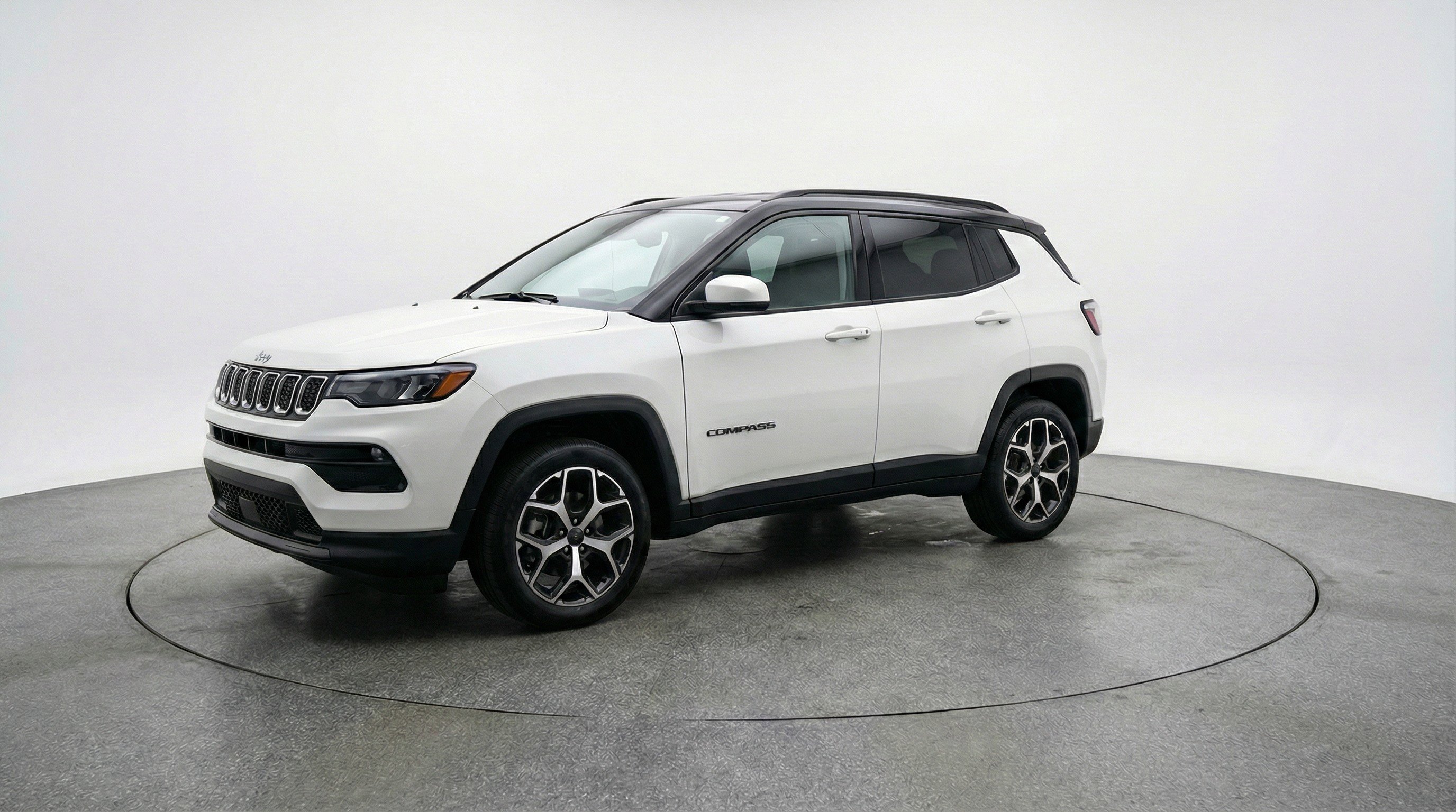 Used 2025 Jeep Compass Limited image 3