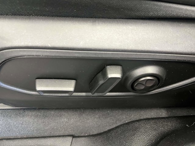 Used 2023 Jeep Grand Cherokee Limited image 16