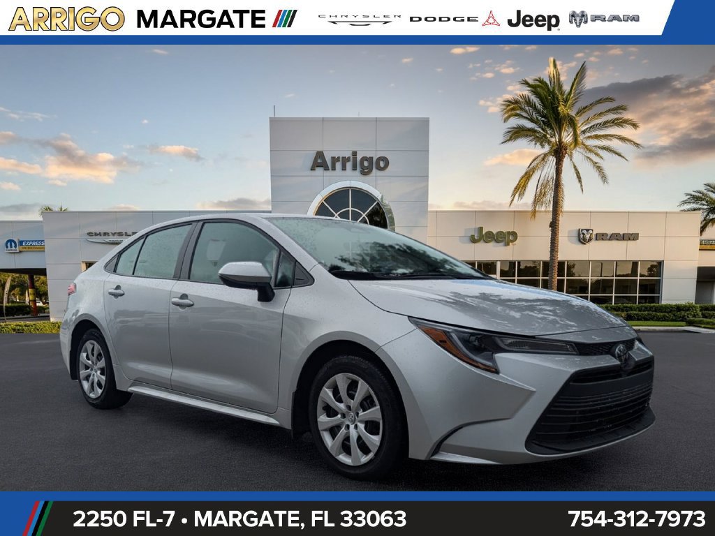 Used 2025 Toyota Corolla LE FWD image 1