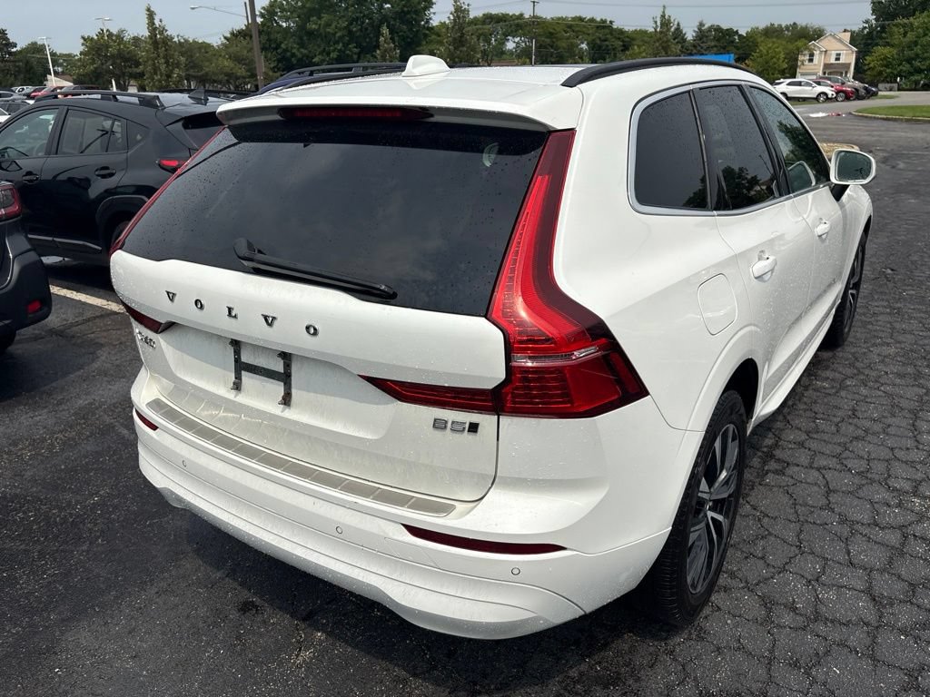 Used 2023 Volvo XC60 B5 Core w/ Climate Package AWD/4WD image 3