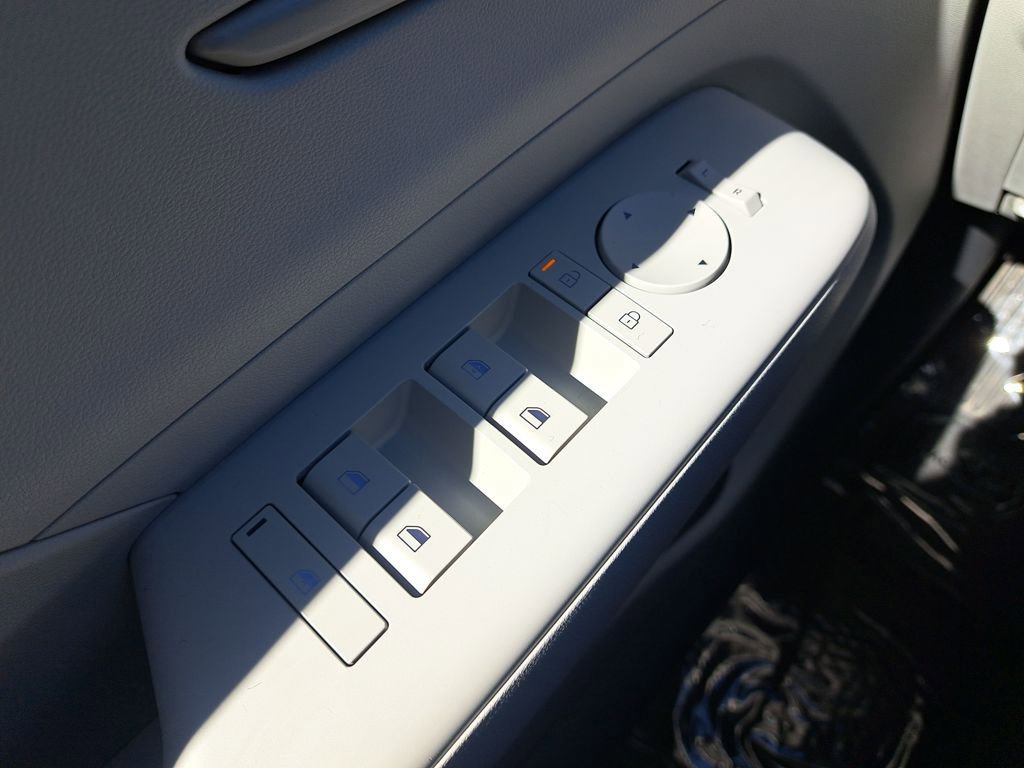 Used 2025 Hyundai Kona SEL image 33