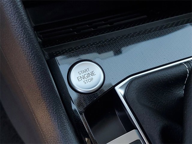 New 2025 Volkswagen Taos SE image 28