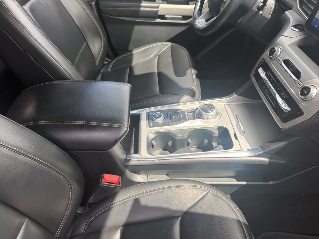 Used 2022 Ford Explorer XLT w/ Equipment Group 202A AWD/4WD image 36