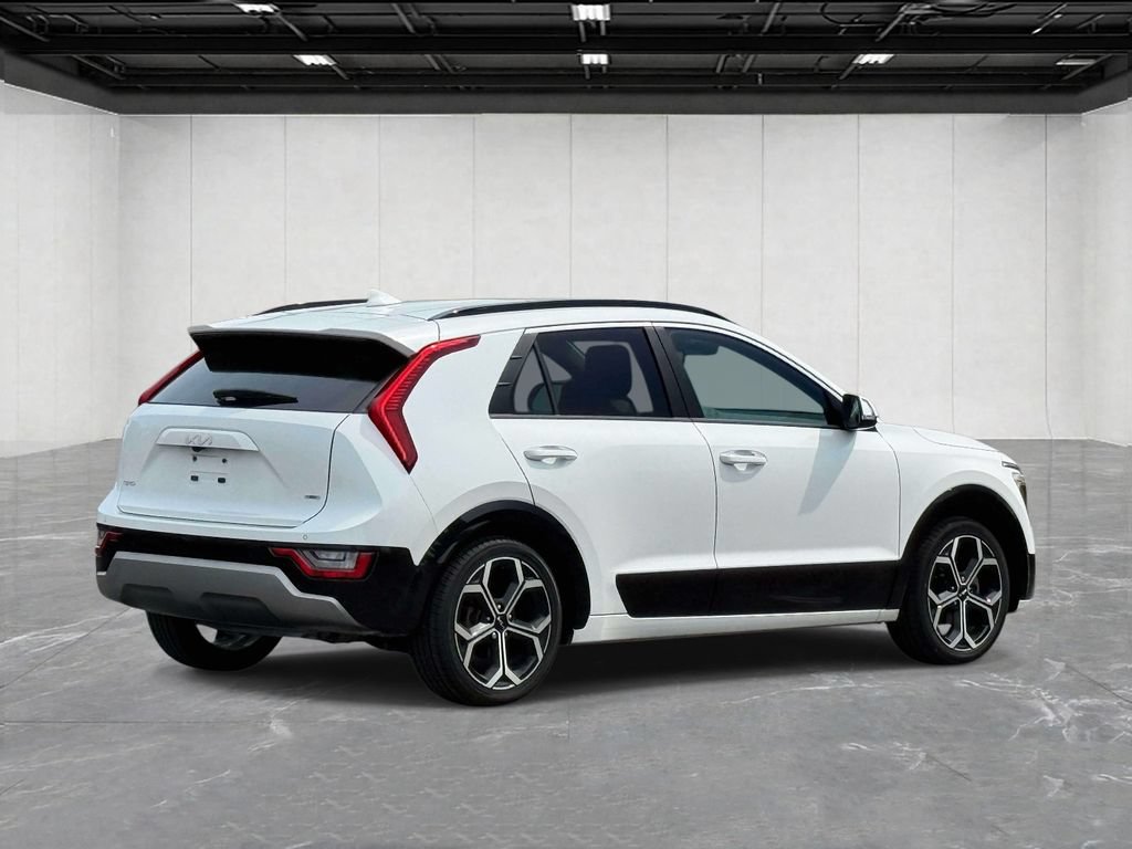 Used 2023 Kia Niro SX Touring FWD image 5