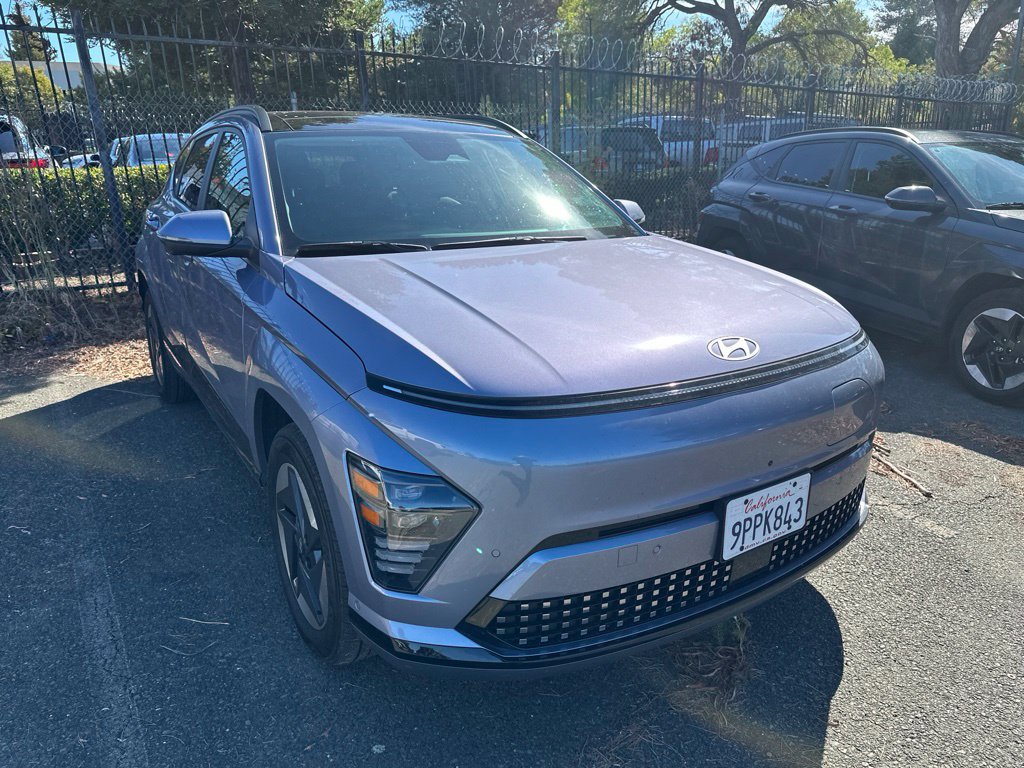 Used 2025 Hyundai Kona Limited FWD image 3