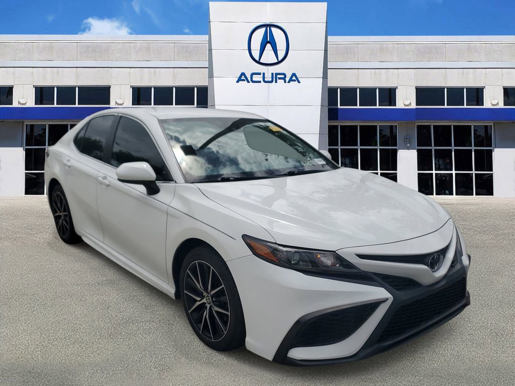 Used 2021 Toyota Camry SE image 1