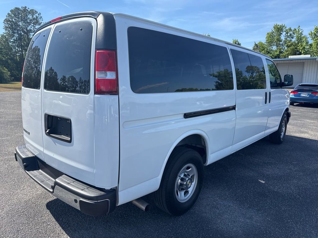 Used 2024 Chevrolet Express 3500 LT w/ LT Preferred Equipment Group RWD image 5