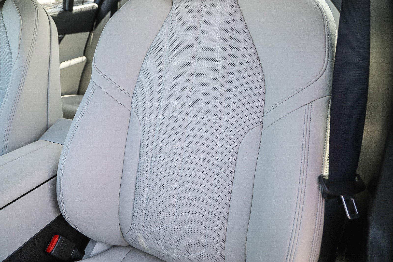 Used 2024 BMW 530i w/ M Sport Package image 24