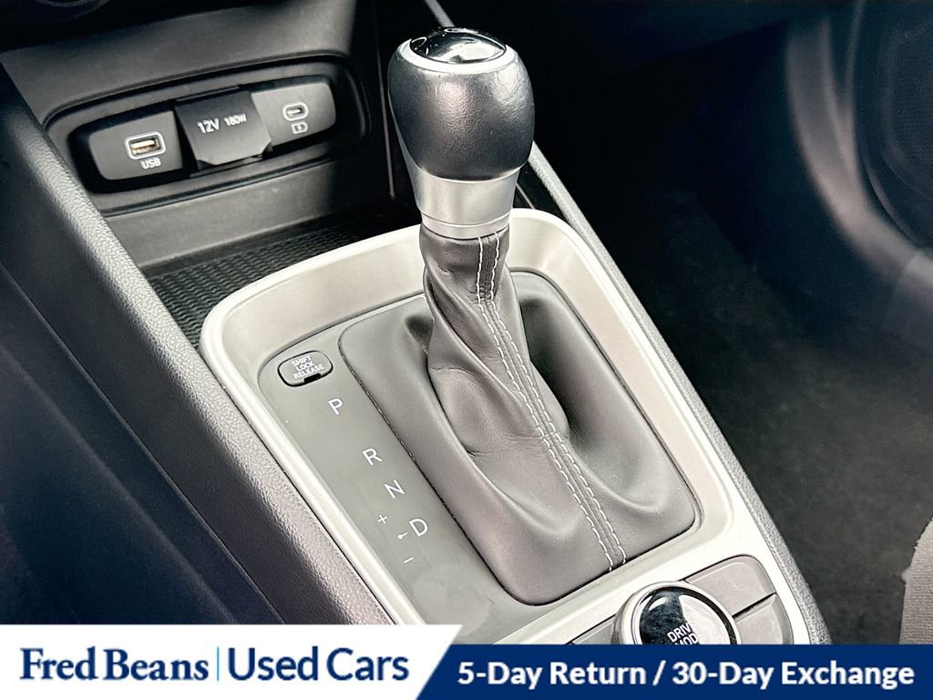 Used 2024 Hyundai Venue SEL FWD image 18