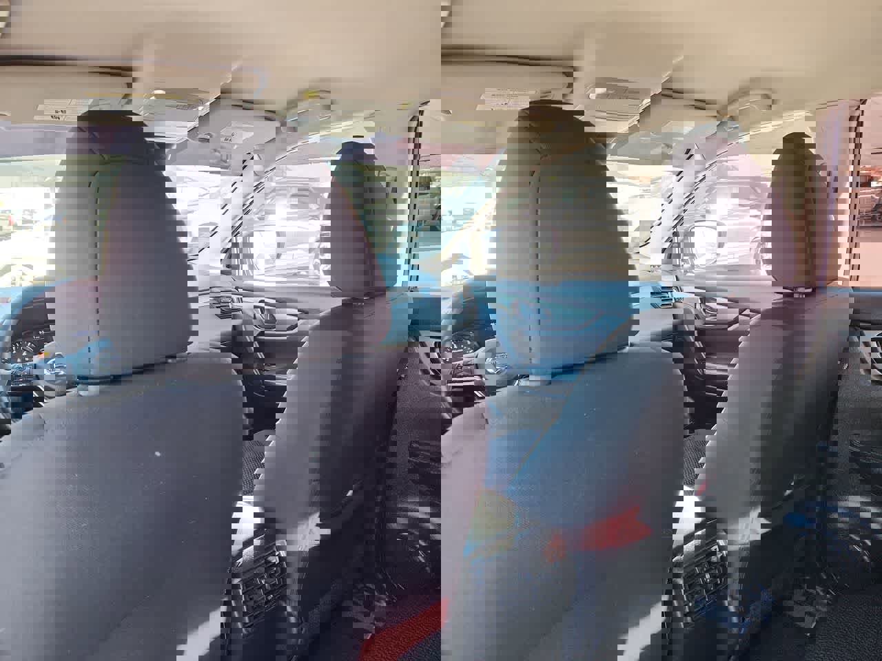 Used 2022 Nissan Rogue Sport S image 16