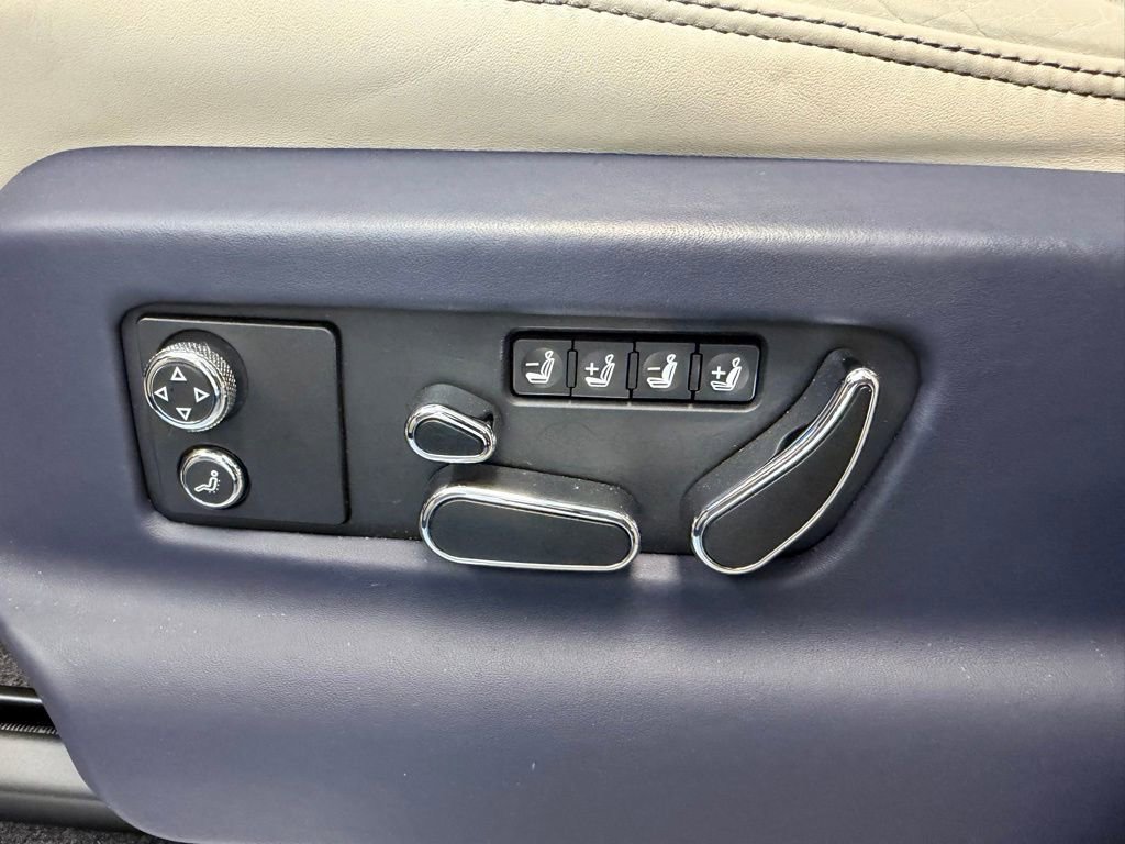 Used 2024 Bentley Bentayga AWD/4WD image 13