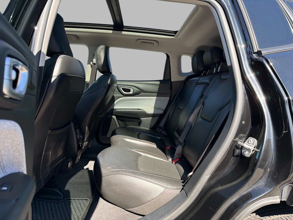 Certified 2022 Jeep Compass Latitude w/ Sun and Sound Group AWD/4WD image 16