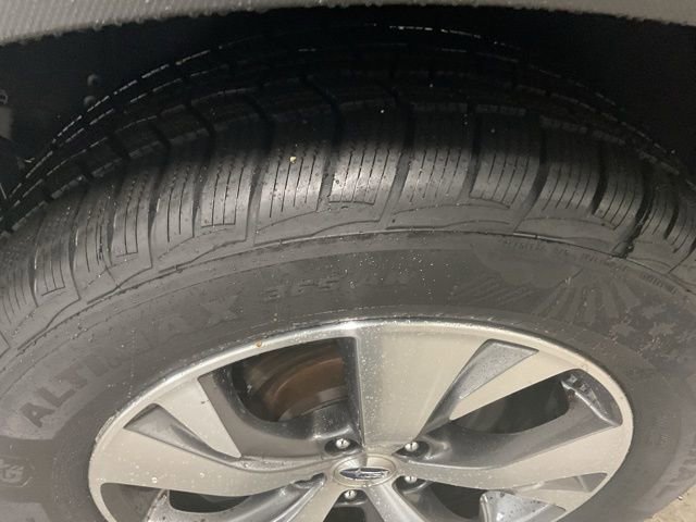 Used 2024 Subaru Ascent Premium w/ Convenience Package image 8