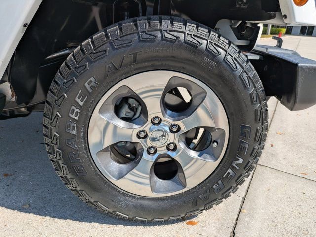 Used 2018 Jeep Wrangler Sahara w/ Connectivity Group image 10