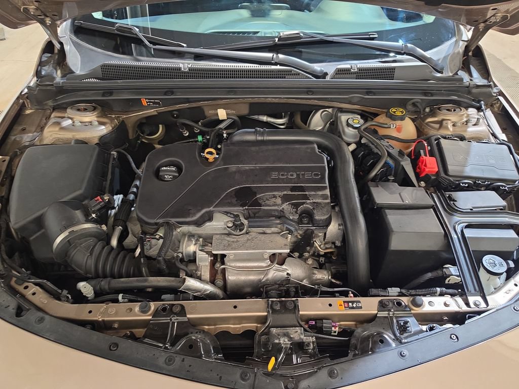 Used 2018 Chevrolet Malibu LT FWD image 17