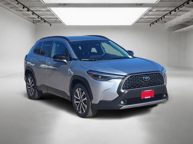 Used 2025 Toyota Corolla Cross XLE FWD image 8