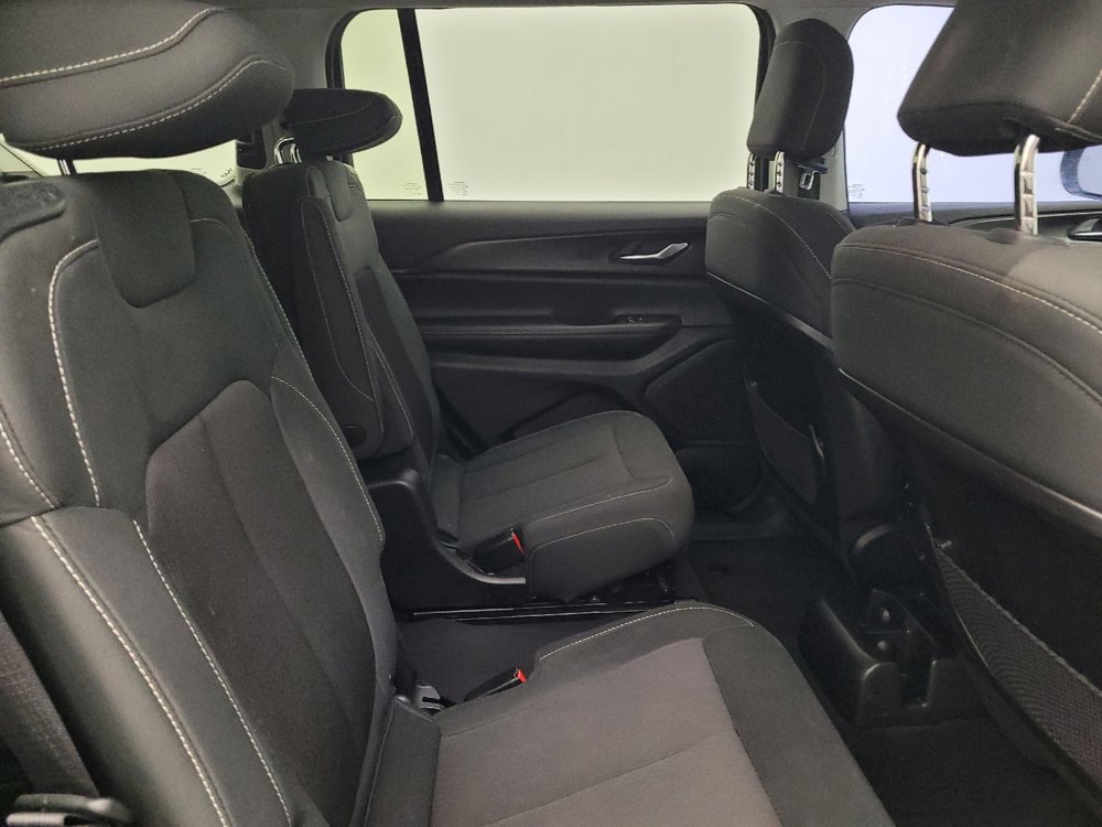 Used 2023 Jeep Grand Cherokee L Laredo image 19