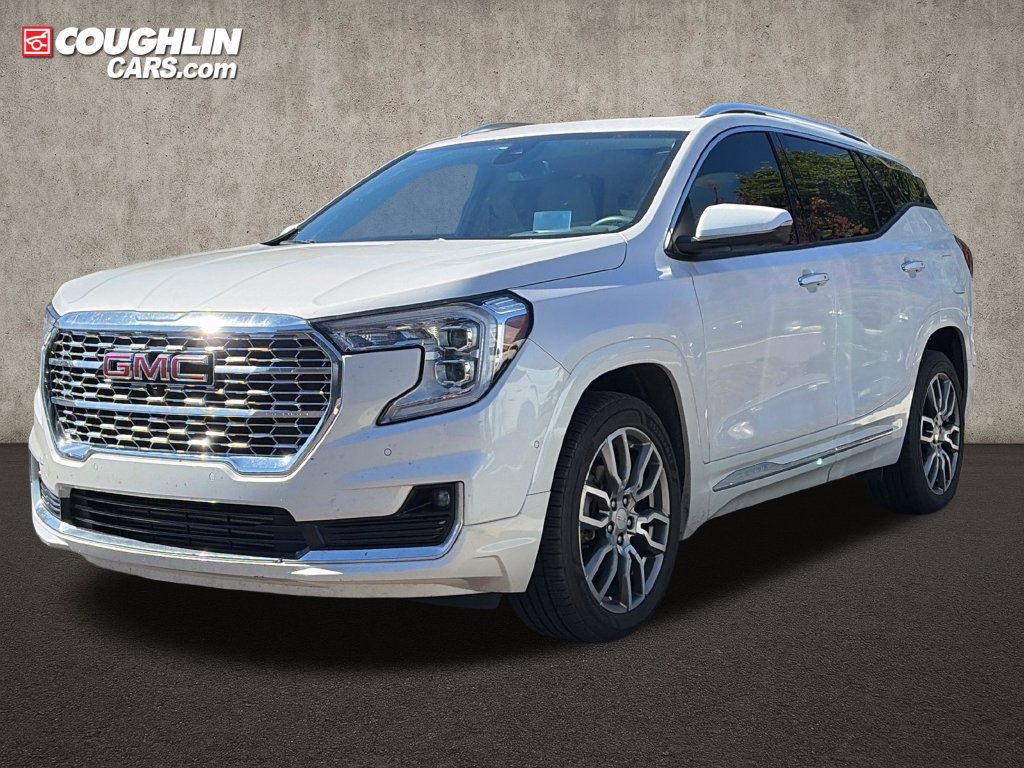 Used 2023 GMC Terrain Denali w/ Denali Premium Package AWD/4WD image 3