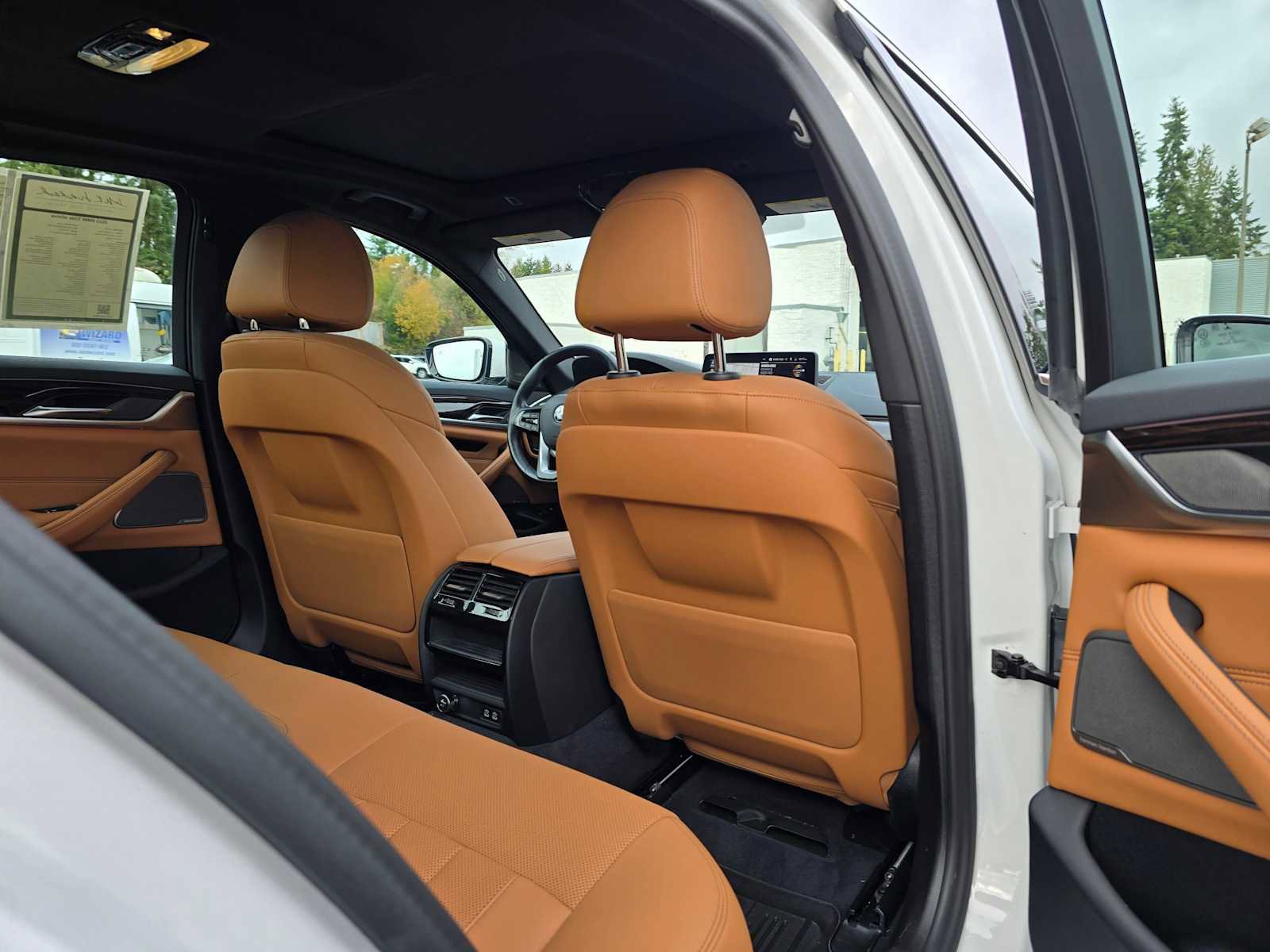 Used 2023 BMW 530e xDrive w/ Premium Package image 16