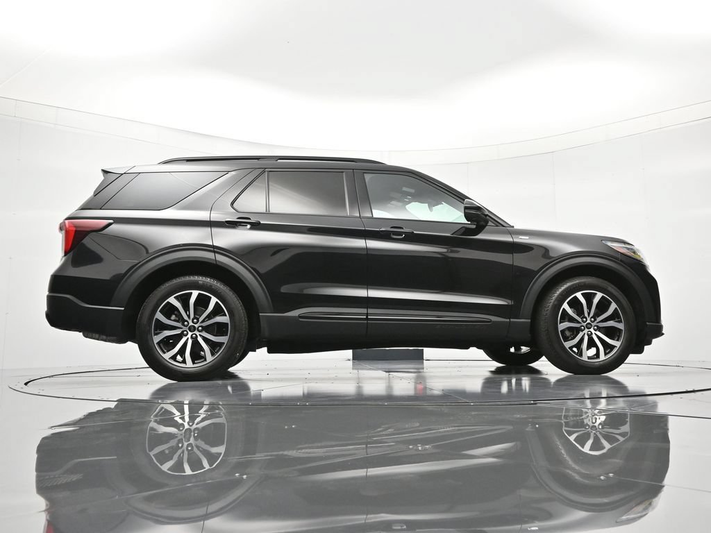 Certified 2025 Ford Explorer ST-Line w/ Premium Package RWD image 40